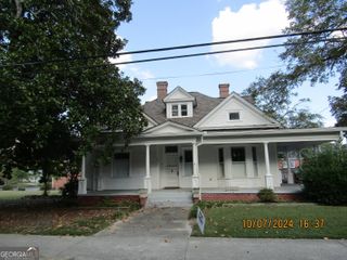 927 N Main Street NW, Conyers, GA 30012