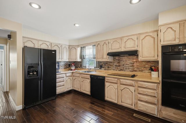 308 Northeast Grant Avenue, Wise, VA 24293