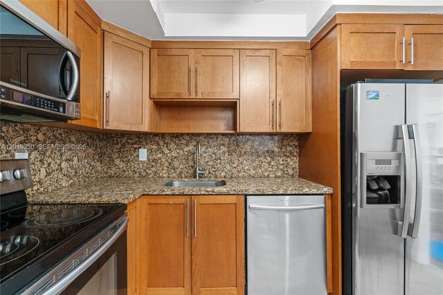 4101 Pine Tree Dr 1112, Miami Beach, FL 33140