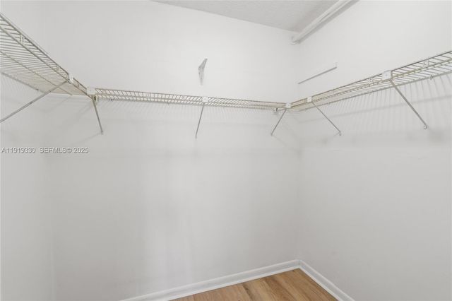 4101 Pine Tree Dr 1112, Miami Beach, FL 33140