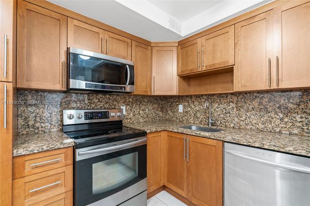 4101 Pine Tree Dr 1112, Miami Beach, FL 33140