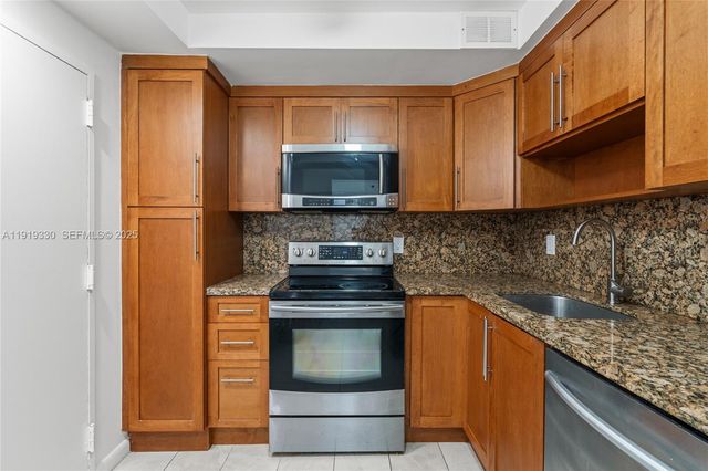 4101 Pine Tree Dr 1112, Miami Beach, FL 33140