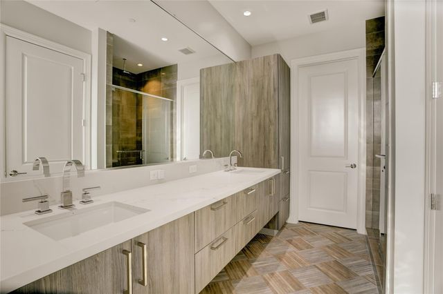 1211 Caroline Street 1804, Houston, TX 77002