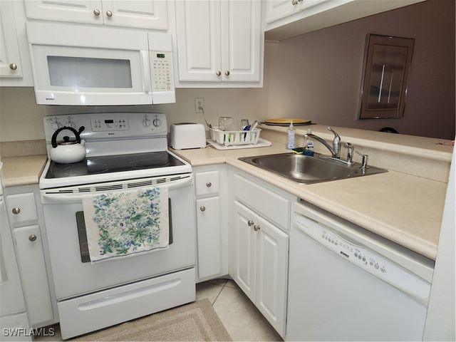 3320 OLYMPIC DR 122, Naples, FL 34105