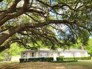 5497 Old Number Six Highway, Elloree, SC 29047