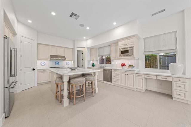 1052 Mountain Ash Ave, Chula Vista, CA 91914