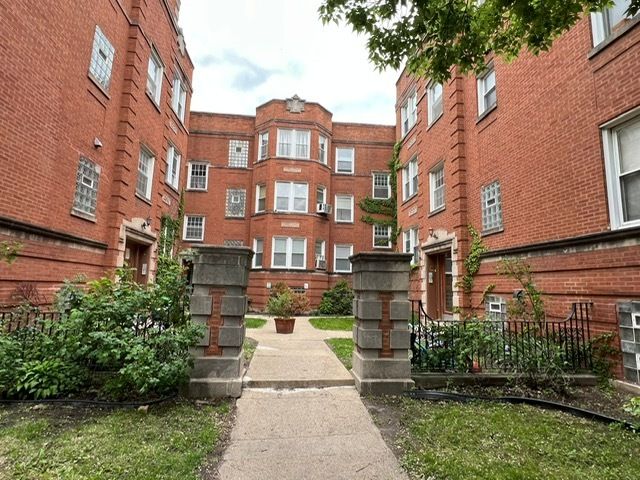2300 W Granville Avenue G, Chicago, IL 60659