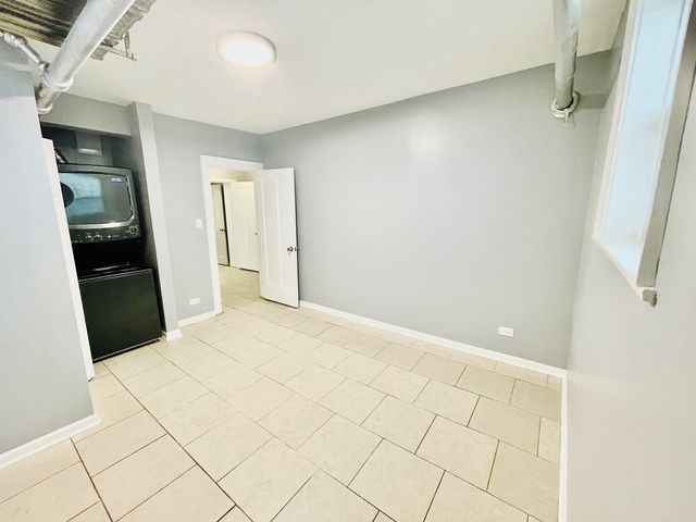 2300 W Granville Avenue G, Chicago, IL 60659
