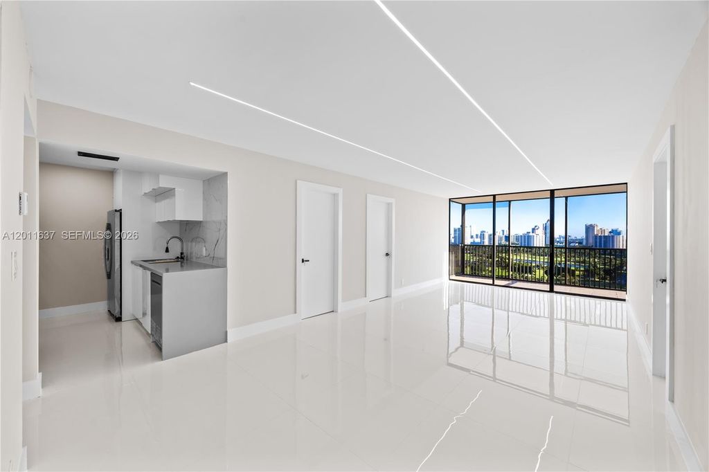 20379 W Country Club Dr 1938, Aventura, FL 33180