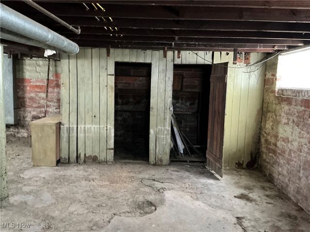 4270 Valley Road, Cleveland, OH 44109