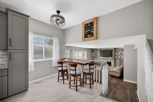 5015 71st Street, Urbandale, IA 50322