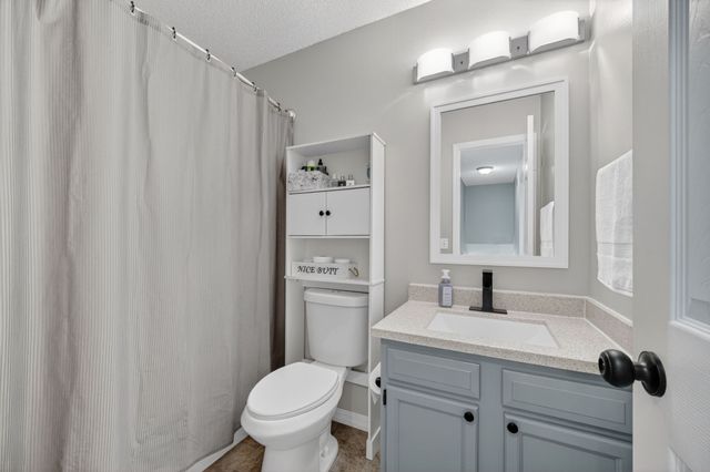 5015 71st Street, Urbandale, IA 50322