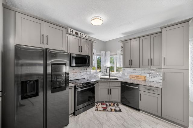 5015 71st Street, Urbandale, IA 50322