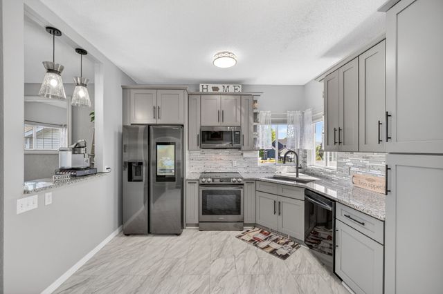 5015 71st Street, Urbandale, IA 50322