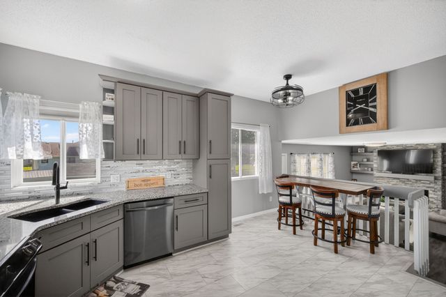 5015 71st Street, Urbandale, IA 50322