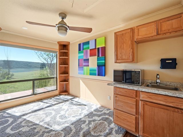 159 Thornton LN, Lakehills, TX 78063