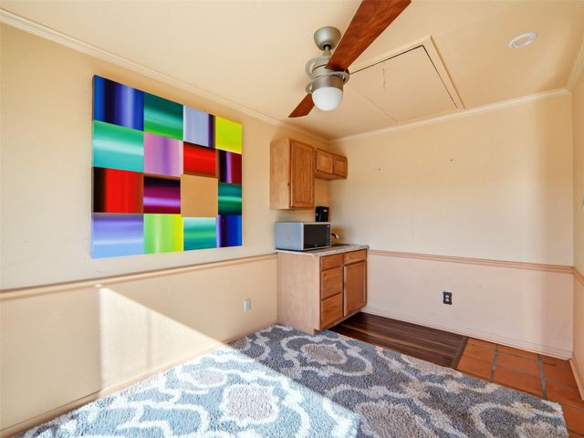 159 Thornton LN, Lakehills, TX 78063