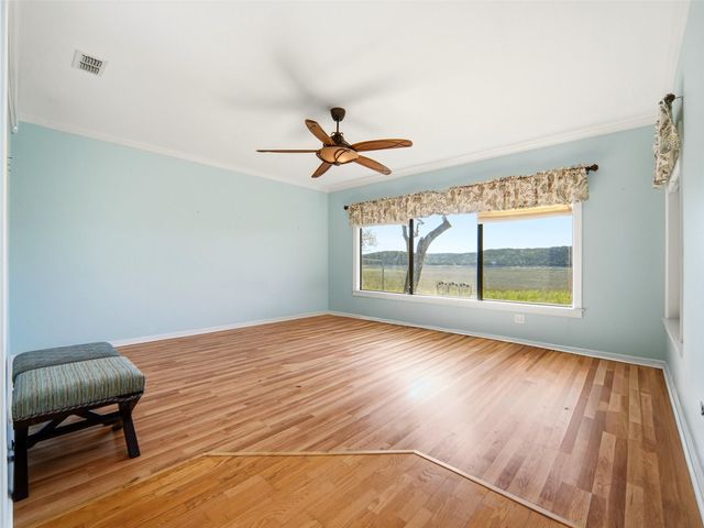 159 Thornton LN, Lakehills, TX 78063