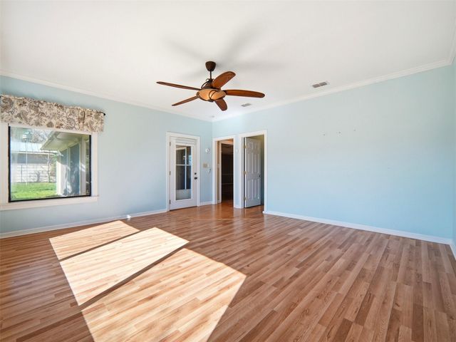 159 Thornton LN, Lakehills, TX 78063