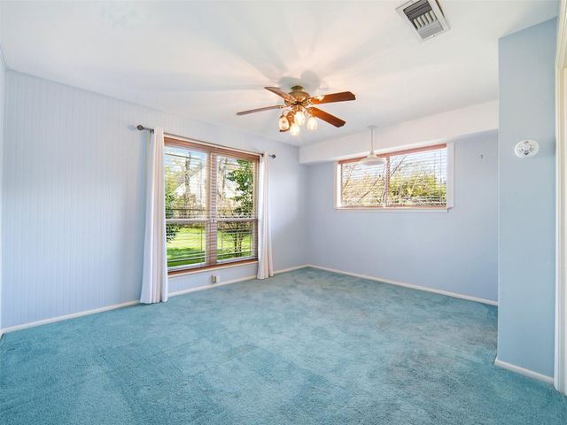 159 Thornton LN, Lakehills, TX 78063