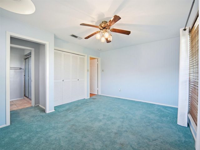 159 Thornton LN, Lakehills, TX 78063