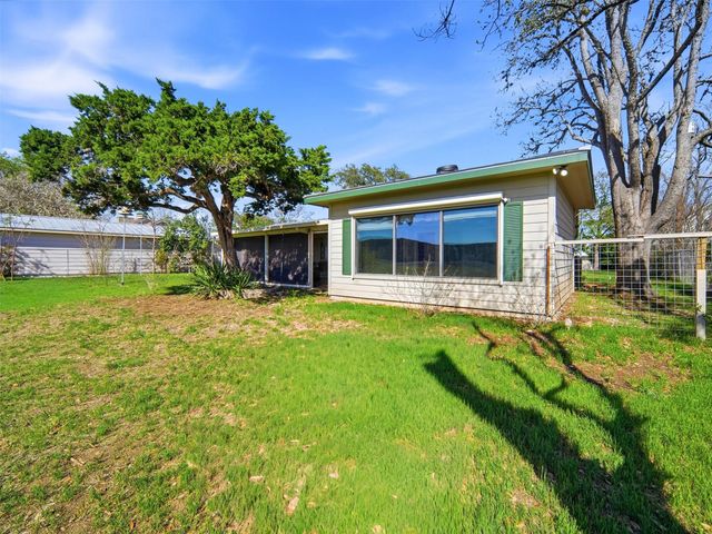 159 Thornton LN, Lakehills, TX 78063