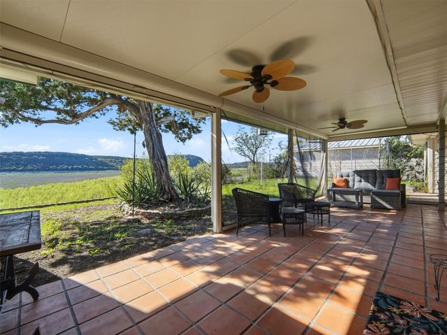 159 Thornton LN, Lakehills, TX 78063