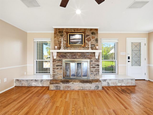 159 Thornton LN, Lakehills, TX 78063