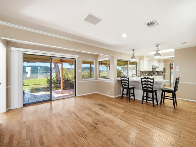 159 Thornton LN, Lakehills, TX 78063