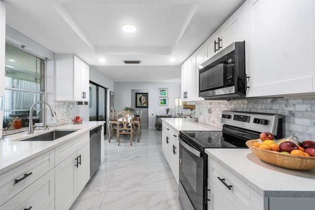 114 SW 8th Court, Boynton Beach, FL 33426