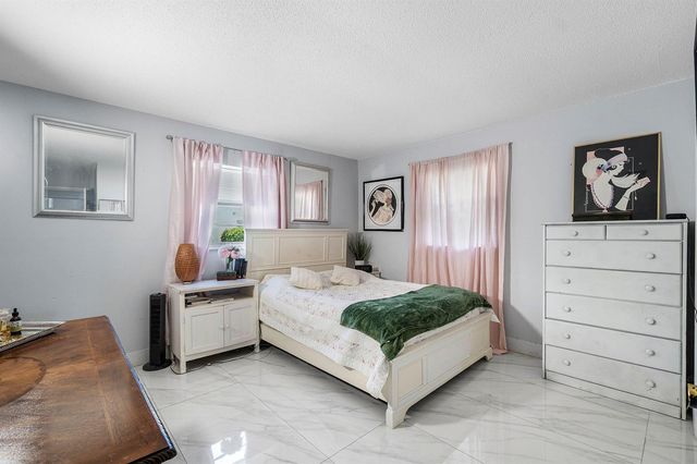 114 SW 8th Court, Boynton Beach, FL 33426