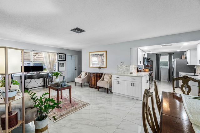 114 SW 8th Court, Boynton Beach, FL 33426