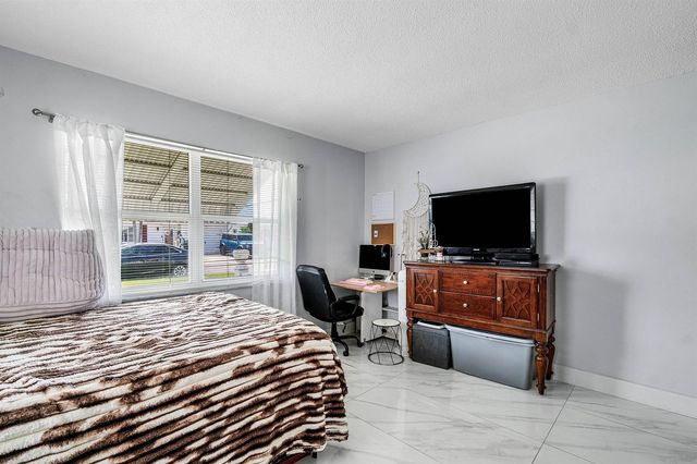 114 SW 8th Court, Boynton Beach, FL 33426