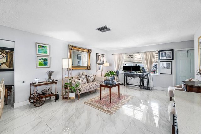 114 SW 8th Court, Boynton Beach, FL 33426