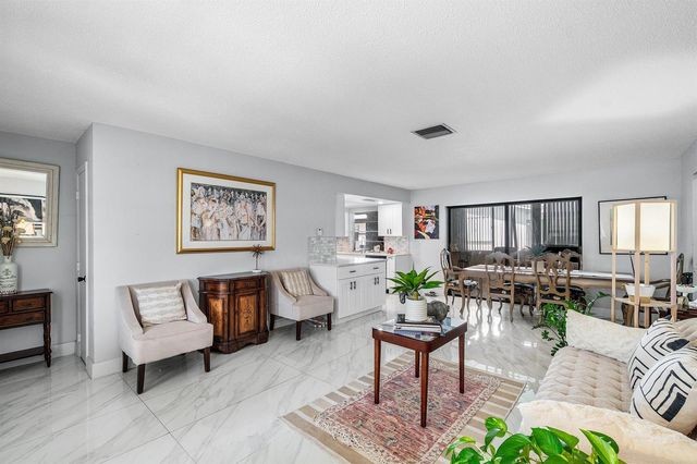 114 SW 8th Court, Boynton Beach, FL 33426