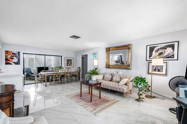 114 SW 8th Court, Boynton Beach, FL 33426