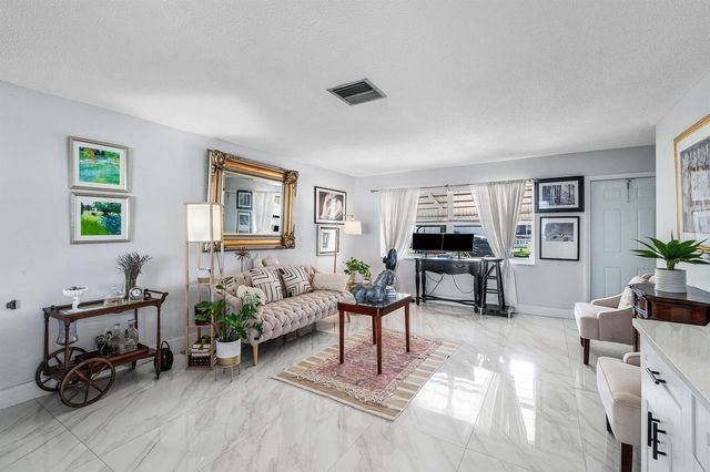 114 SW 8th Court, Boynton Beach, FL 33426