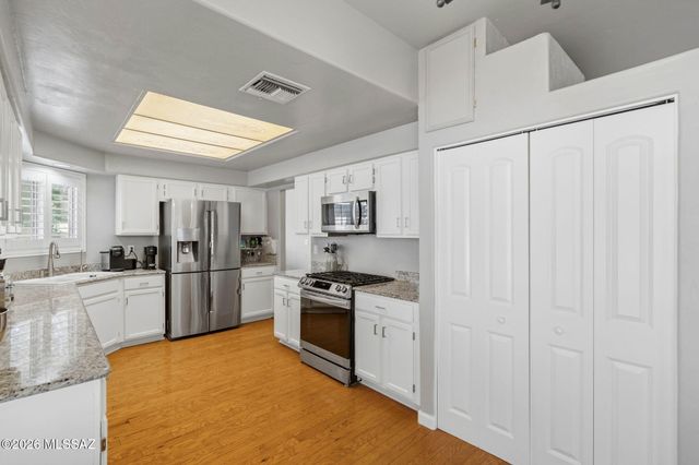 9845 N Meadow Flower Place, Tucson, AZ 85742