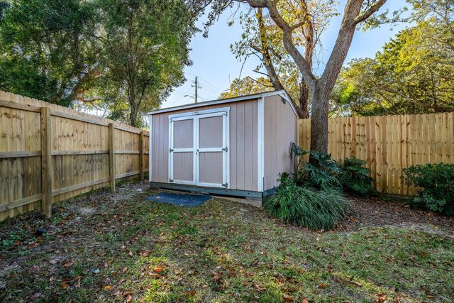 256 NW Ventura Circle, Fort Walton Beach, FL 32548