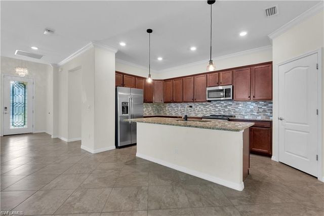 9204 Woodhurst DR, Naples, FL 34120