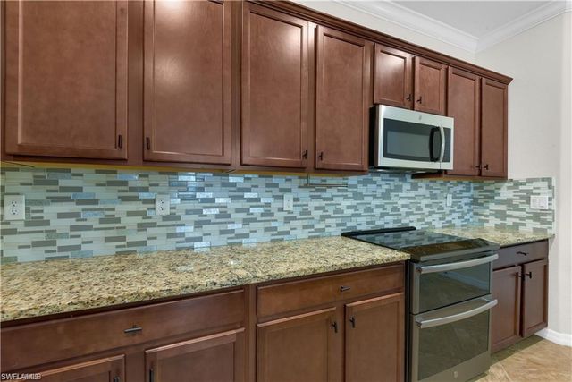 9204 Woodhurst DR, Naples, FL 34120