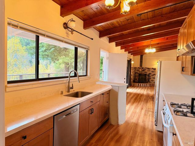 16868 Center Way, Guerneville, CA 95446