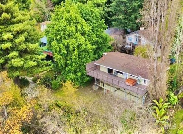 16868 Center Way, Guerneville, CA 95446