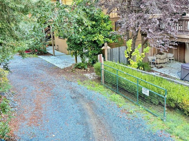 16868 Center Way, Guerneville, CA 95446