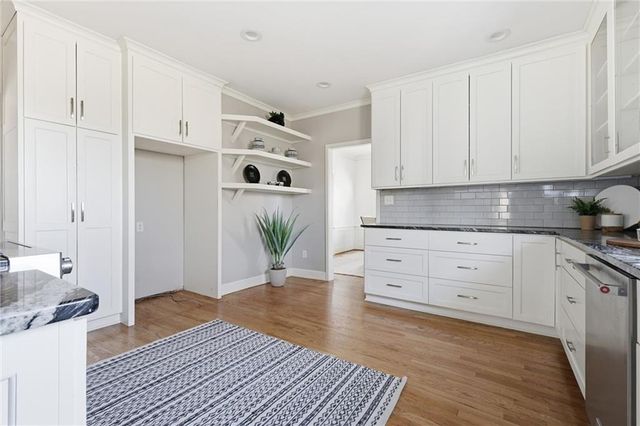 5701 Central Street, Kansas City, MO 64113