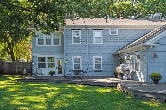 5701 Central Street, Kansas City, MO 64113