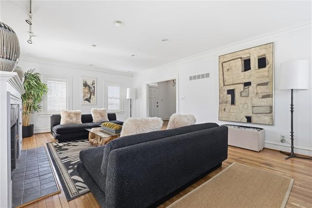 5701 Central Street, Kansas City, MO 64113