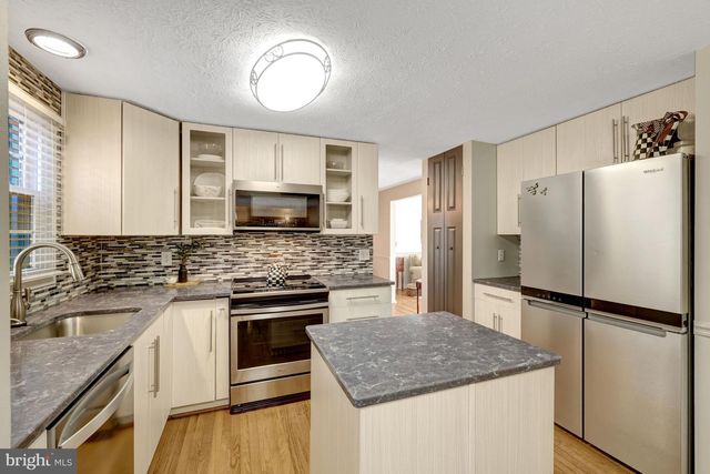 2212 STIRRUP IRON LN, Reston, VA 20191