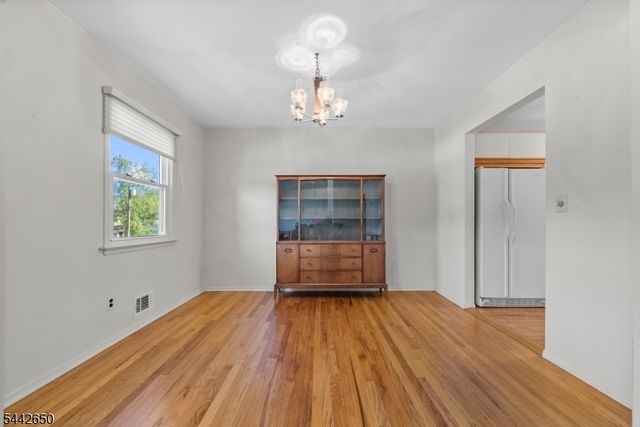 33 Walter Dr, Bloomingdale Boro, NJ 07403
