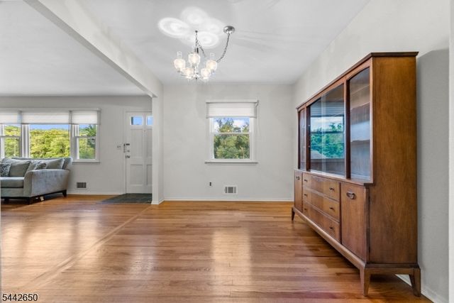 33 Walter Dr, Bloomingdale Boro, NJ 07403